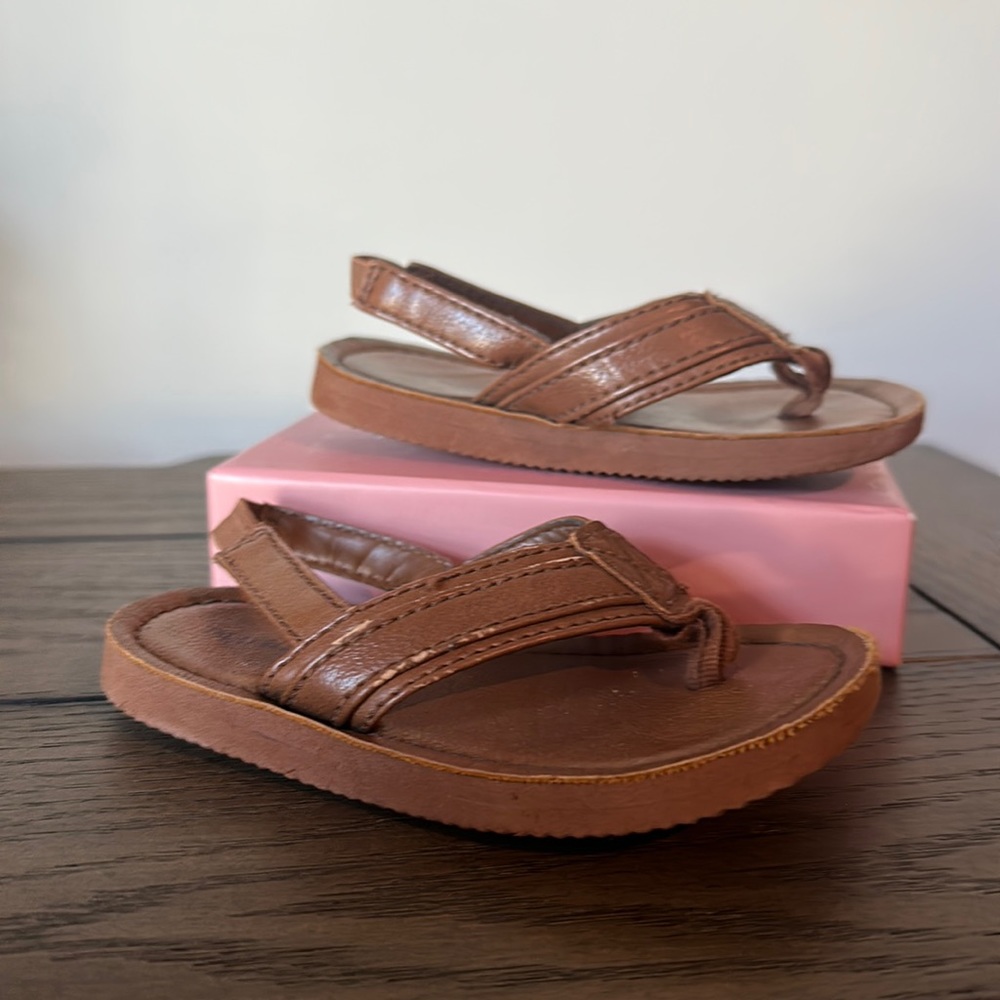 Old Navy toddler sandals, size 7